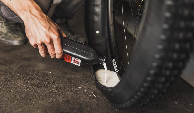NECESSAIRE VELO TUBELESS Kit de reparation pneu vélo Tubeless avec  rustines, brosse, colle